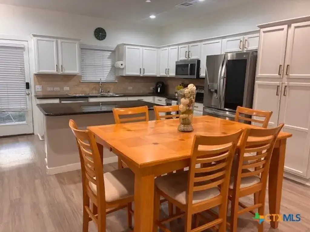 N/A, Round Rock