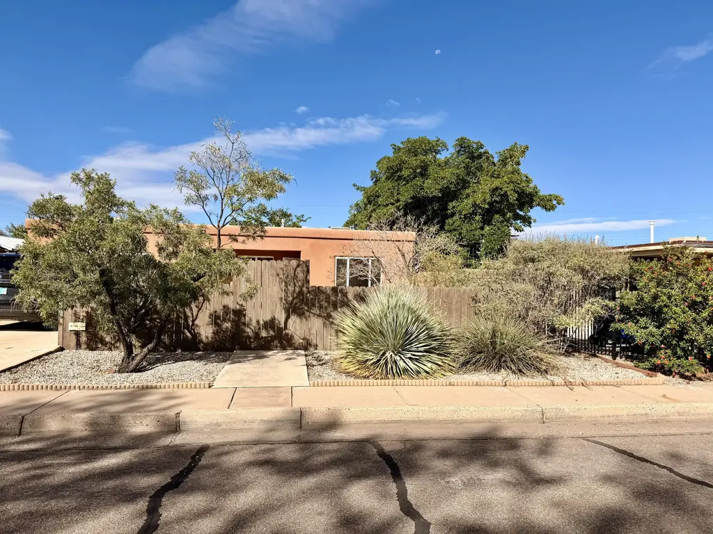 2433 Valencia Drive Ne, Albuquerque