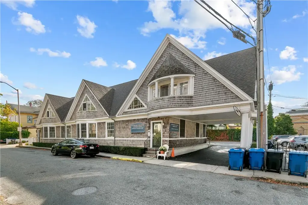 11 Catherine St # B, Newport