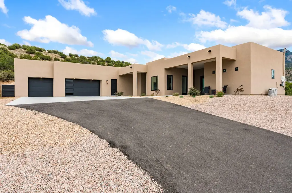 10 Rainbow Valley Road, Placitas