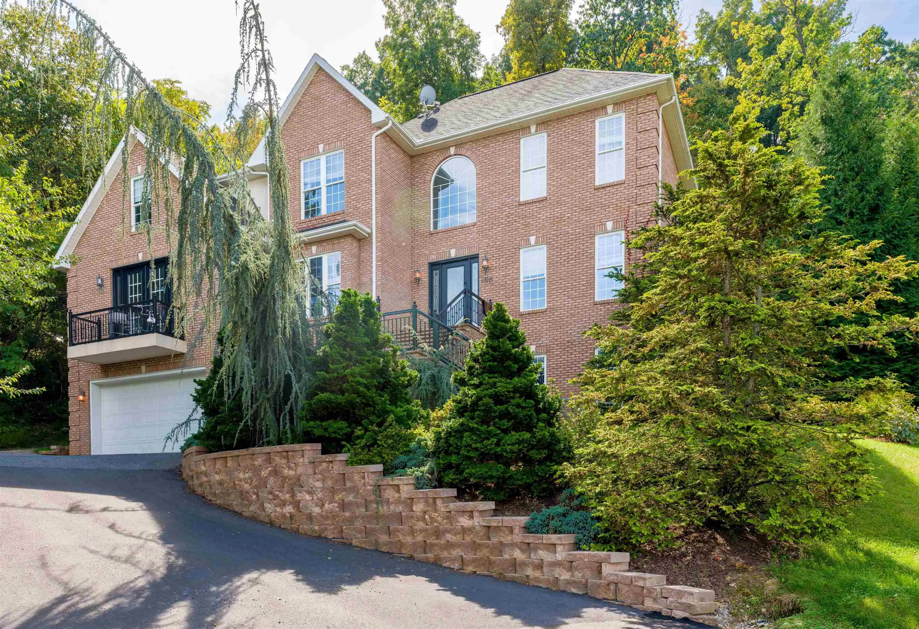 206 Blue Stone Hills Dr, Harrisonburg