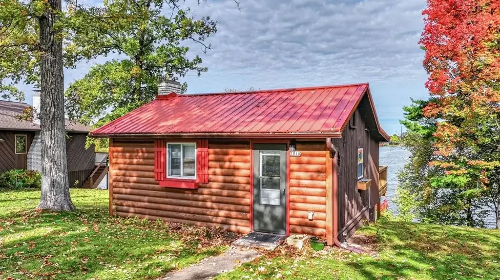 1010 Colan Boulevard, Rice Lake