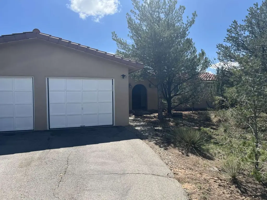 17 Verano Loop, Santa Fe