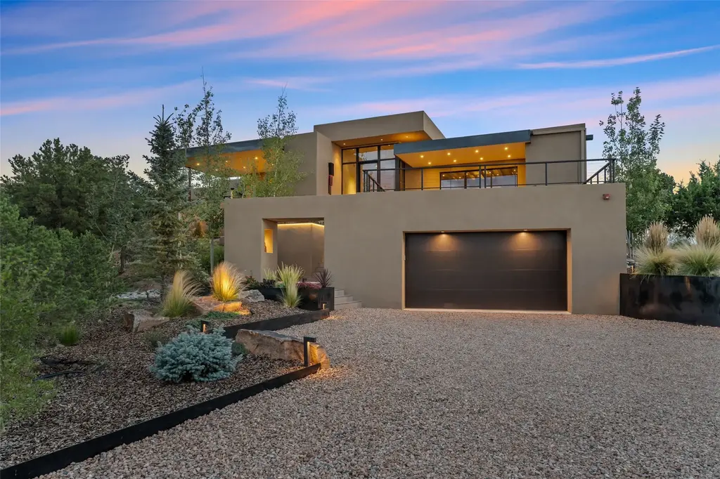 25 Lodge Circle, Santa Fe