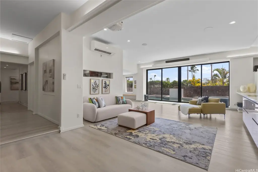 1207 Laukahi Street, Honolulu