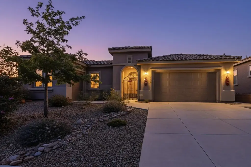 4713 Las Plazuelas, Santa Fe