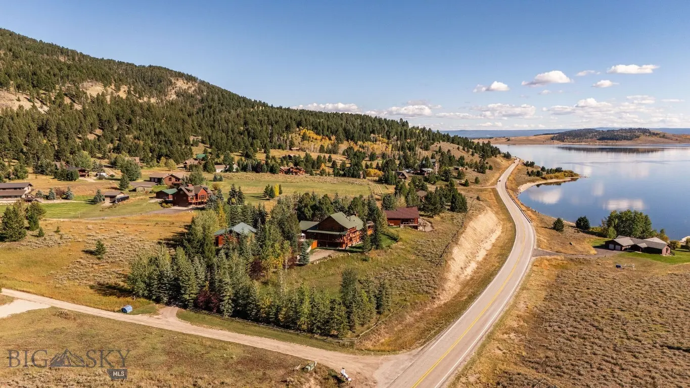 670 Lakeview Road, West Yellowstone