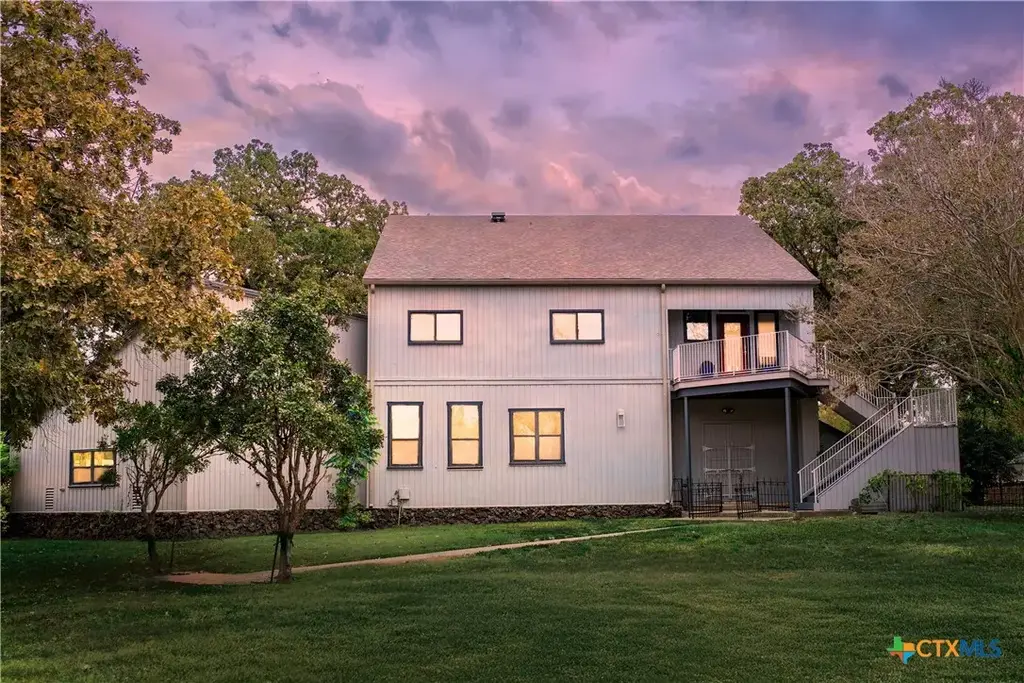 54 S Hampton Drive, Seguin