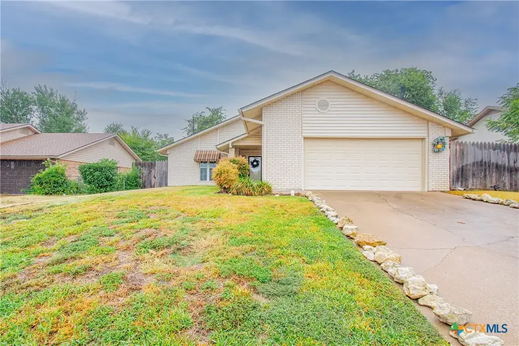 906 Yorktown Drive, Temple