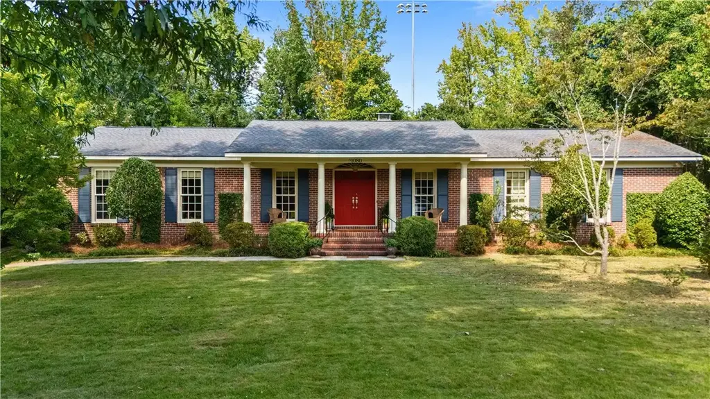 1080 Ter Acres Dr, Auburn