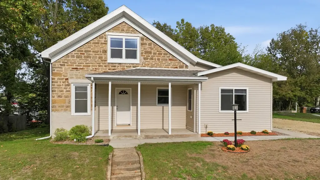 510 1st Avenue, Durand