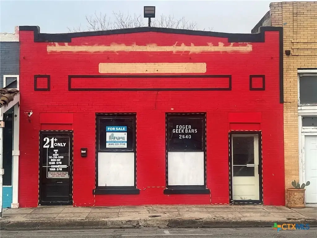 308 Front Street, Yoakum