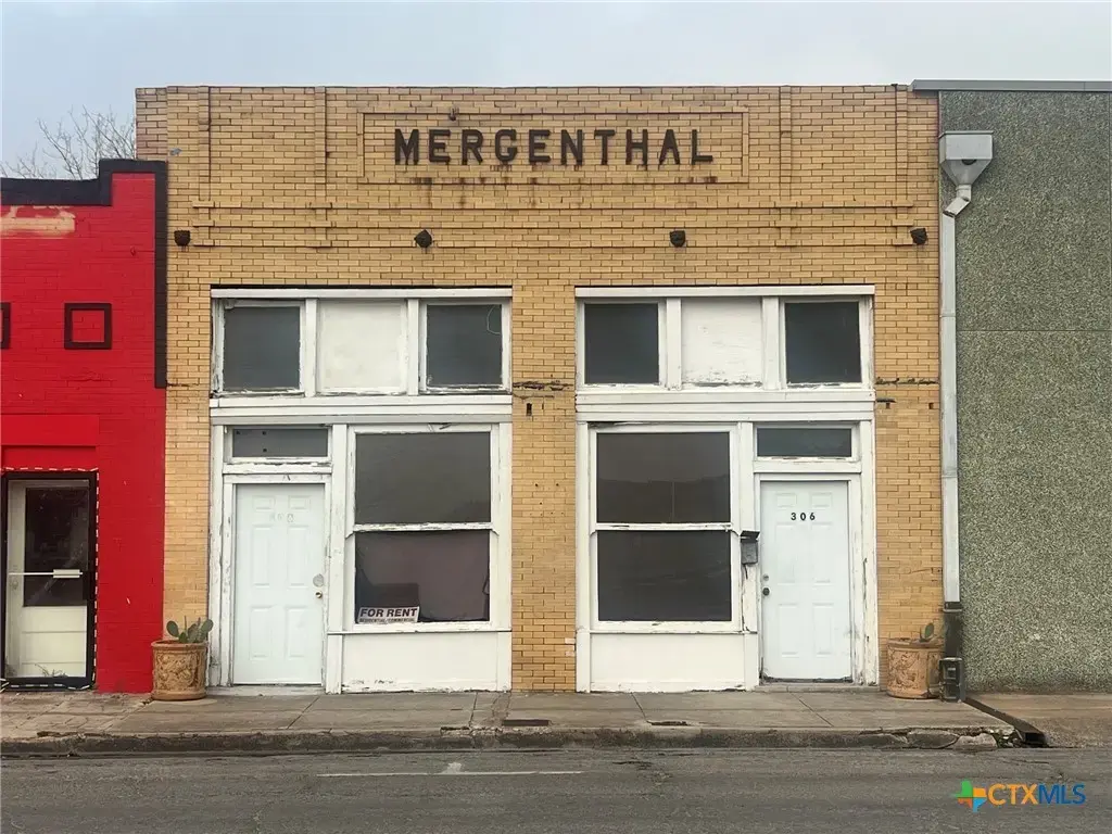 306 Front Street, Yoakum