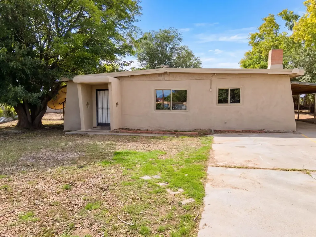 1817 Corte Eduardo Street Sw, Albuquerque