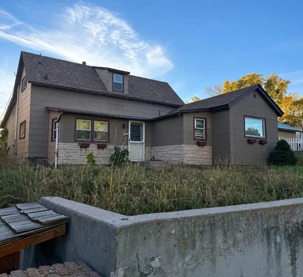 206 S G Street, Livingston