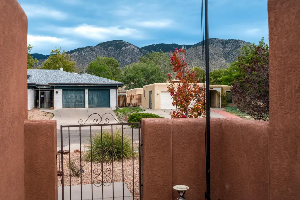 4121 Glen Canyon Road Ne, Albuquerque