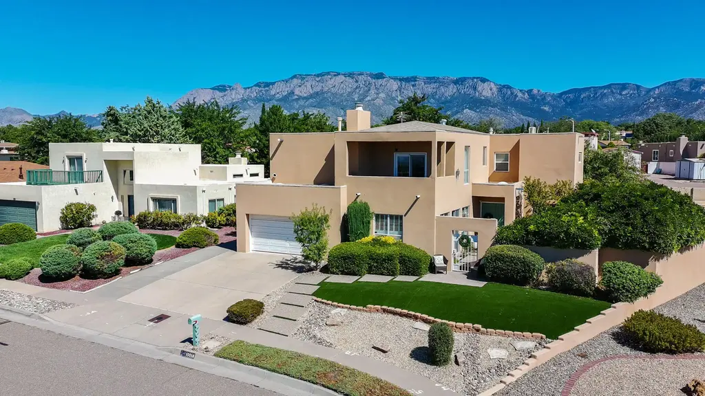 10016 Academy Knolls Drive Ne, Albuquerque