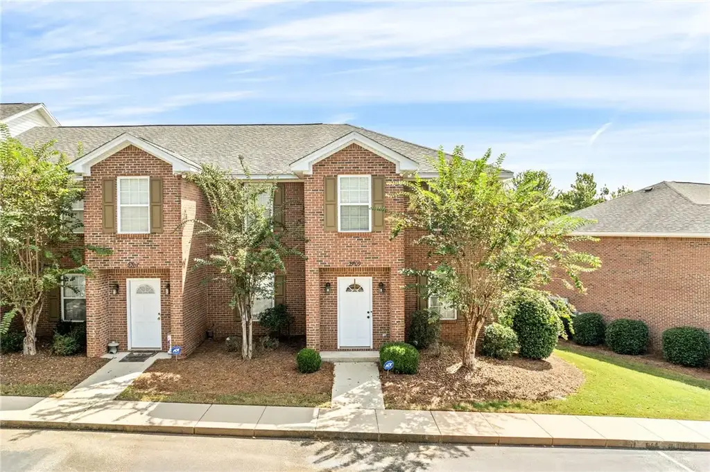 1477 N Donahue Dr 2709, Auburn