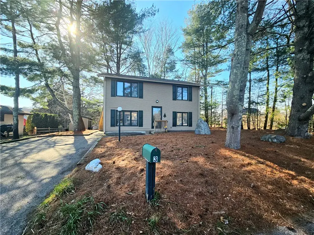 3 Lakeview Dr, Narragansett