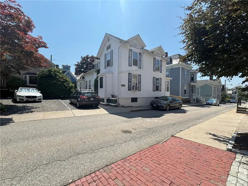 107 Prospect Hill St # 3, Newport