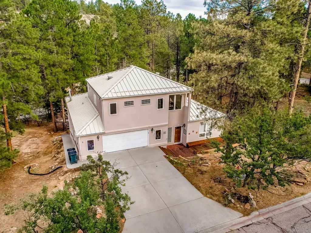 135 Maple Drive, Los Alamos