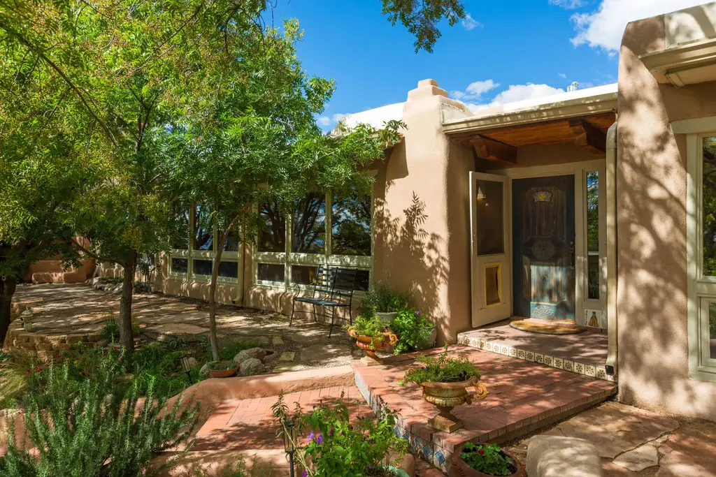 656 Roadrunner Lane Ne, Albuquerque