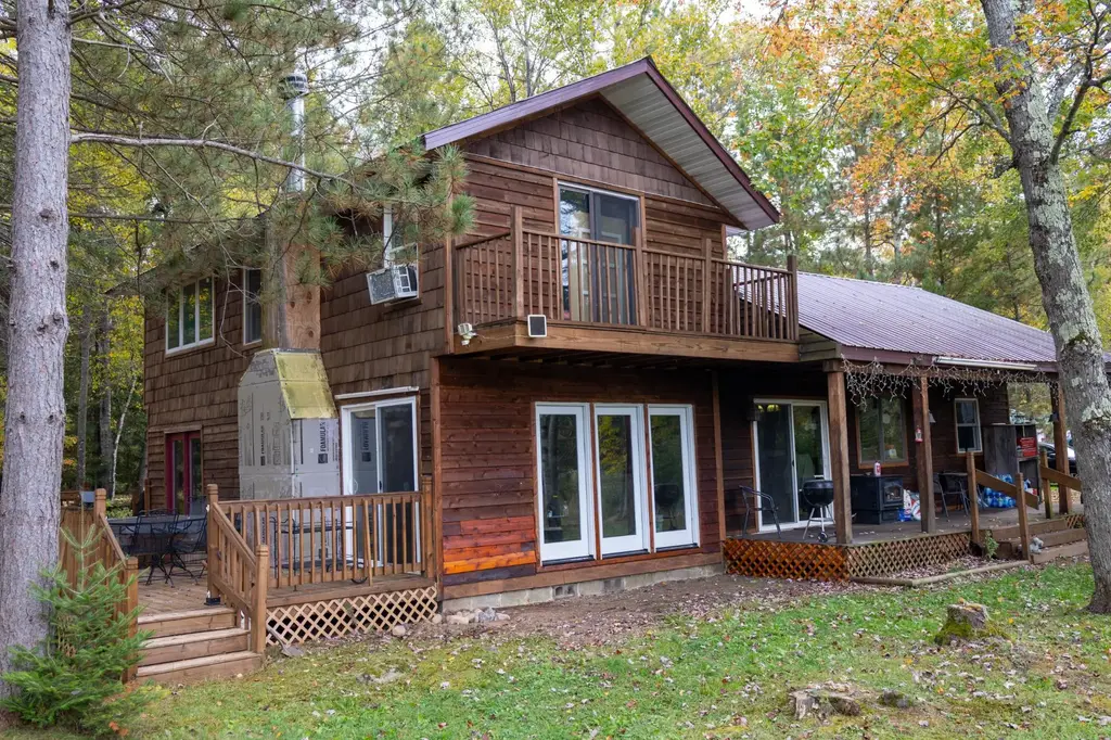 N9140 Island Rd, Phillips