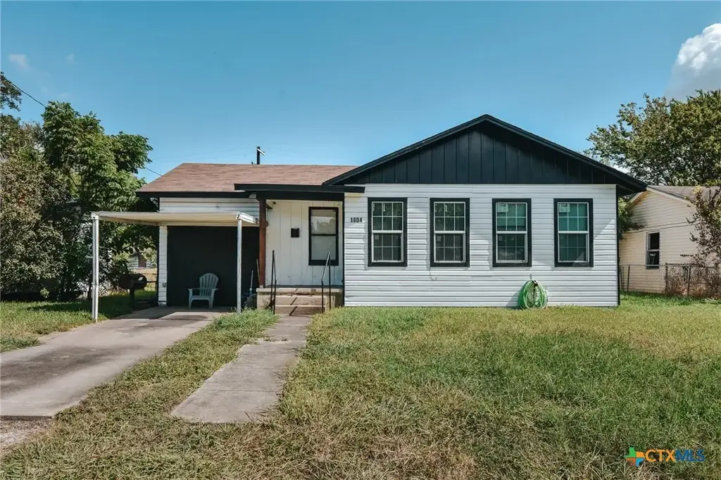 1804 E Guadalupe Street, Victoria