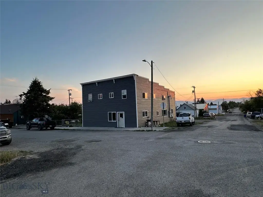 19 2nd Avenue Ne, White Sulphur Springs