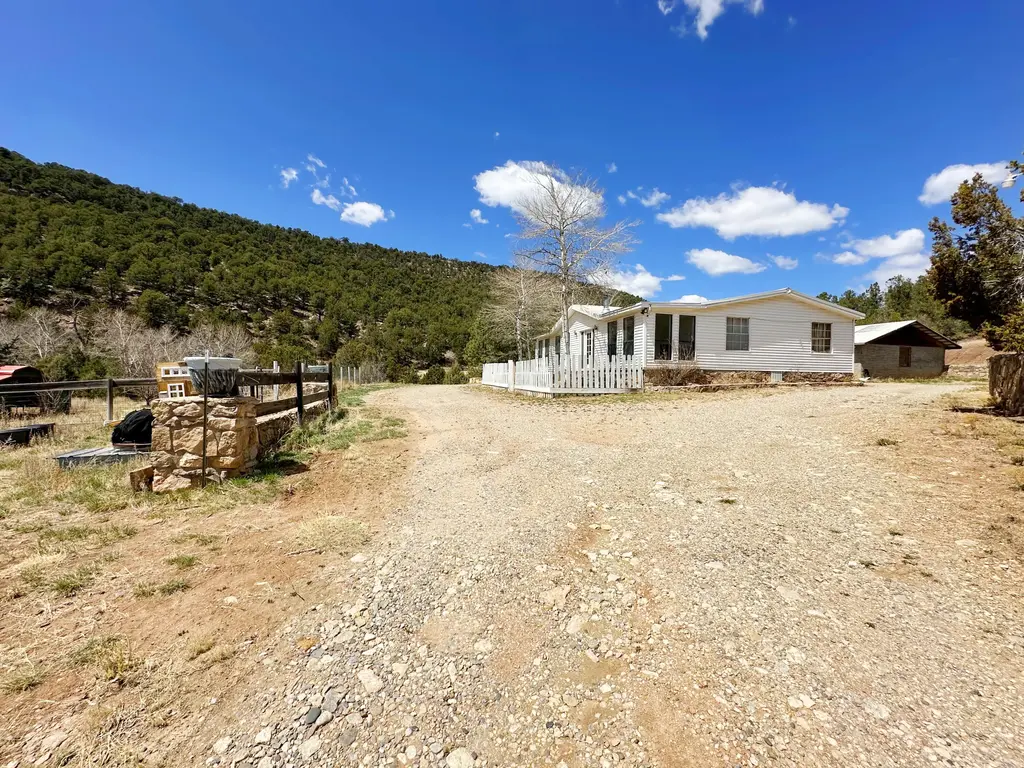 53 County Road B44c, Pecos