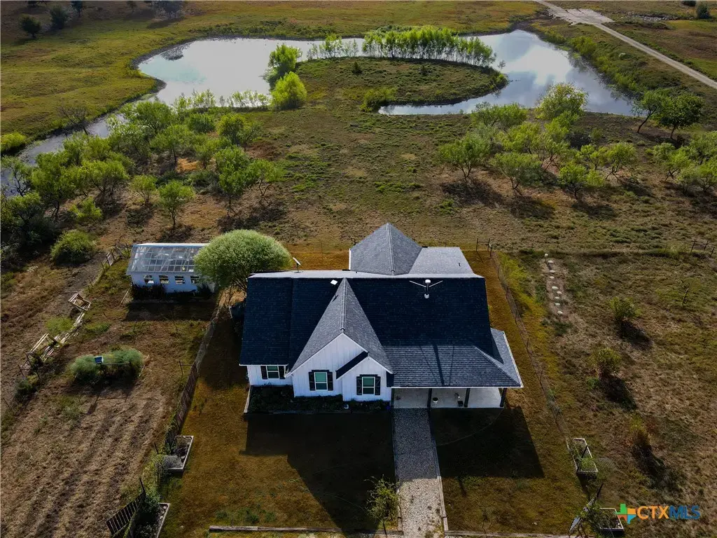 1028 County Road 108, Buckholts