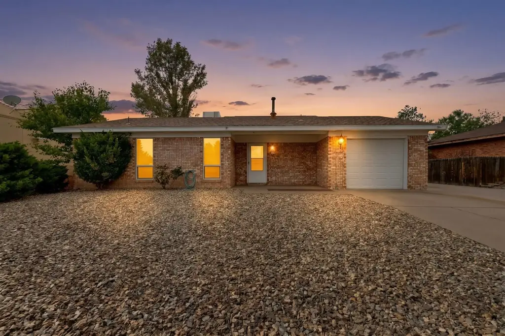 9933 Clearwater Street Nw, Albuquerque