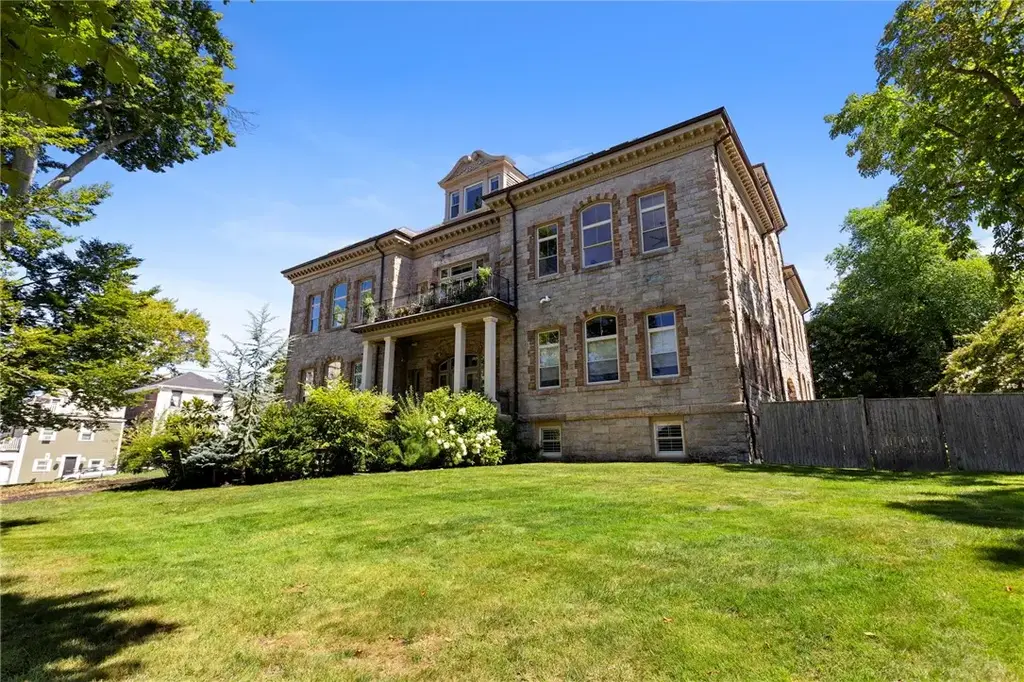 426 Spring St # B101, Newport