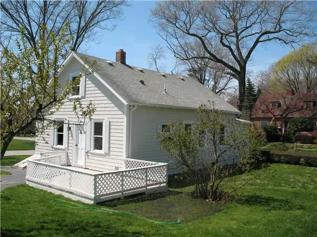 78 Walnut Rd, Barrington