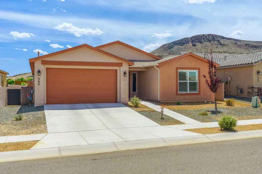 590 Rio Chama Circle Sw, Los Lunas