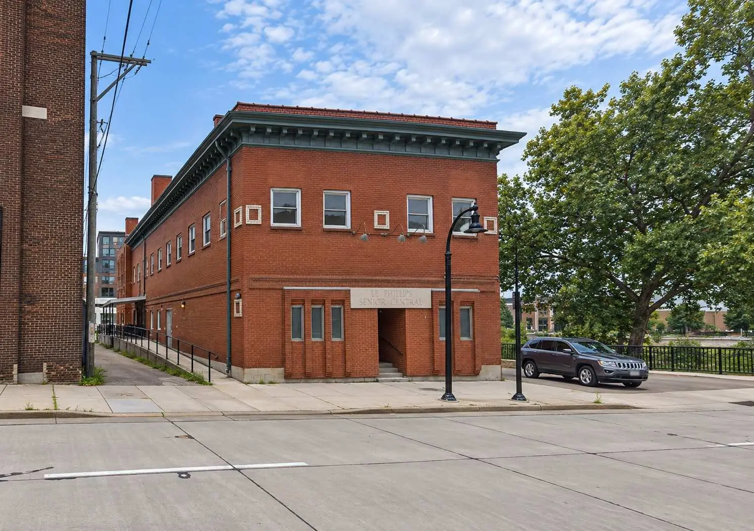 8 S Farwell Street, Eau Claire