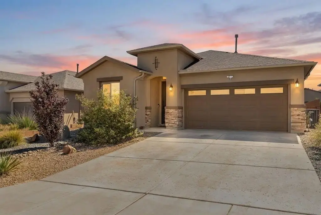 374 W Adeline Avenue Sw, Los Lunas