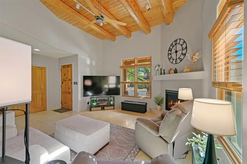17 Calle Amistosa, Santa Fe