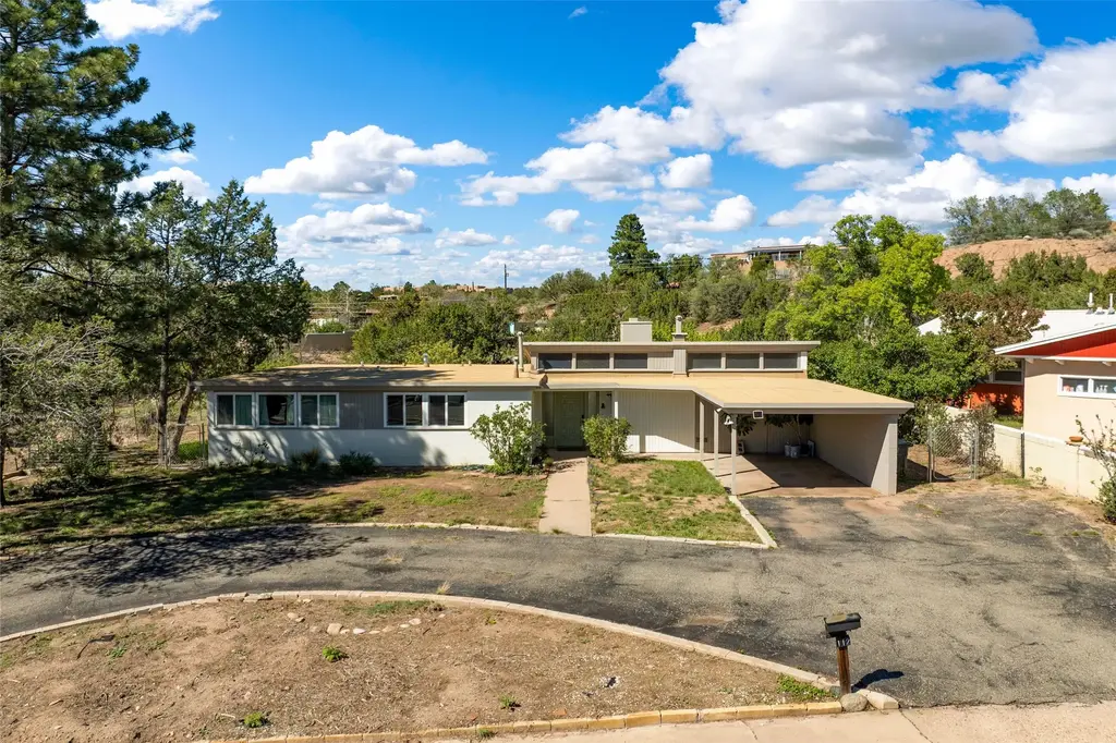 112 Valley Drive, Santa Fe