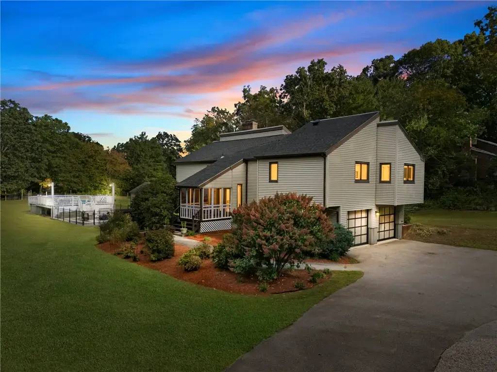 37 Forrestal Dr, Westerly