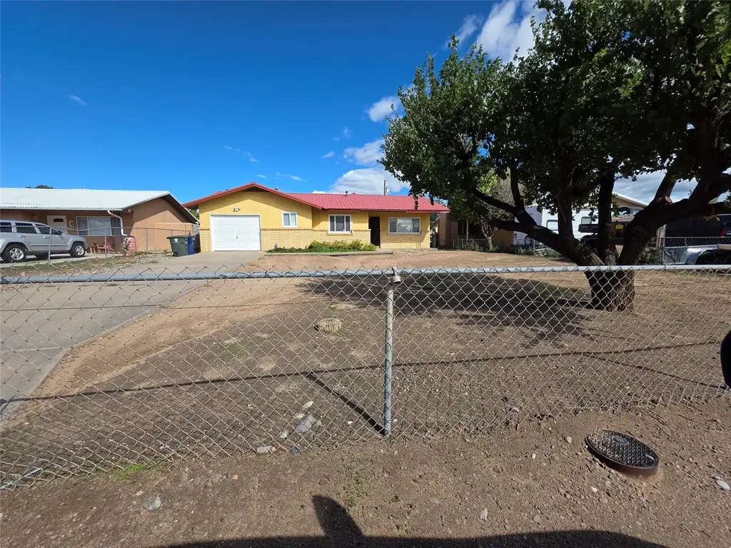 1329 Camino Carlos Rael, Santa Fe