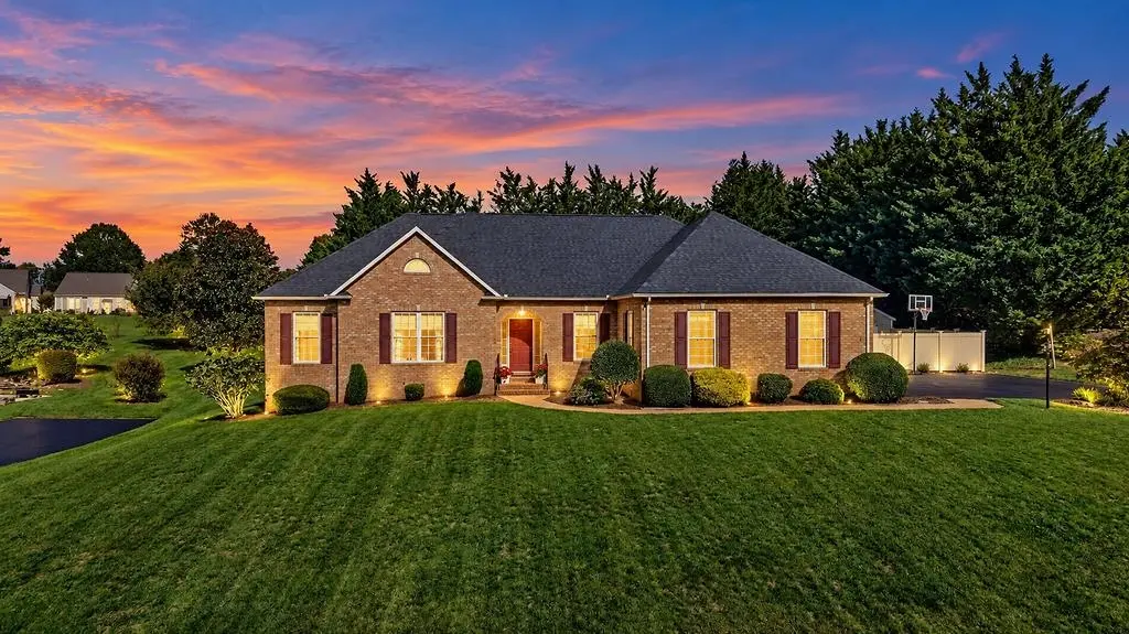 717 Pelham Dr, Waynesboro
