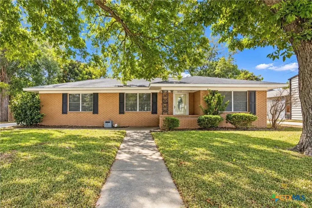 512 N Avenue F, Shiner