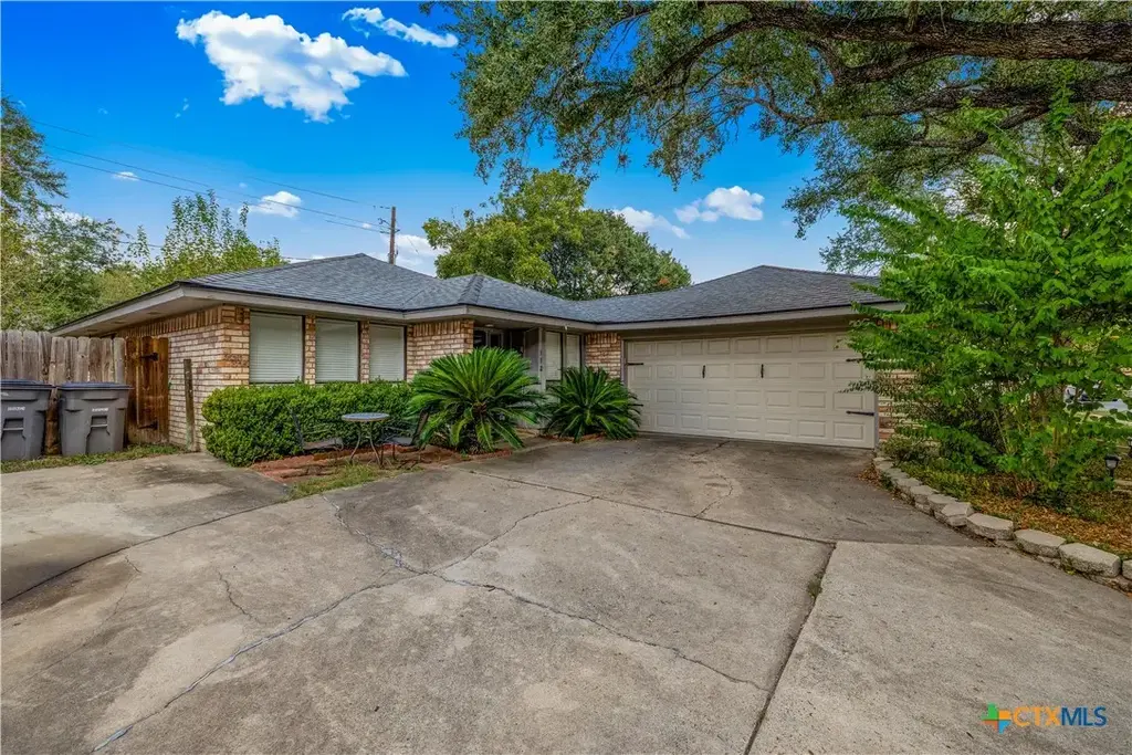 112 Laguna Drive, Victoria