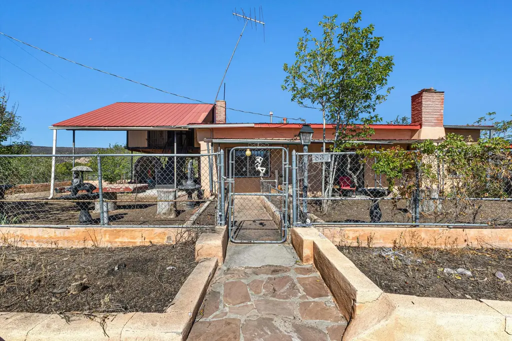835 County Rd 41, Velarde