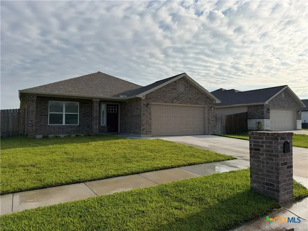 108 Boulder Ridge Dr, Cuero