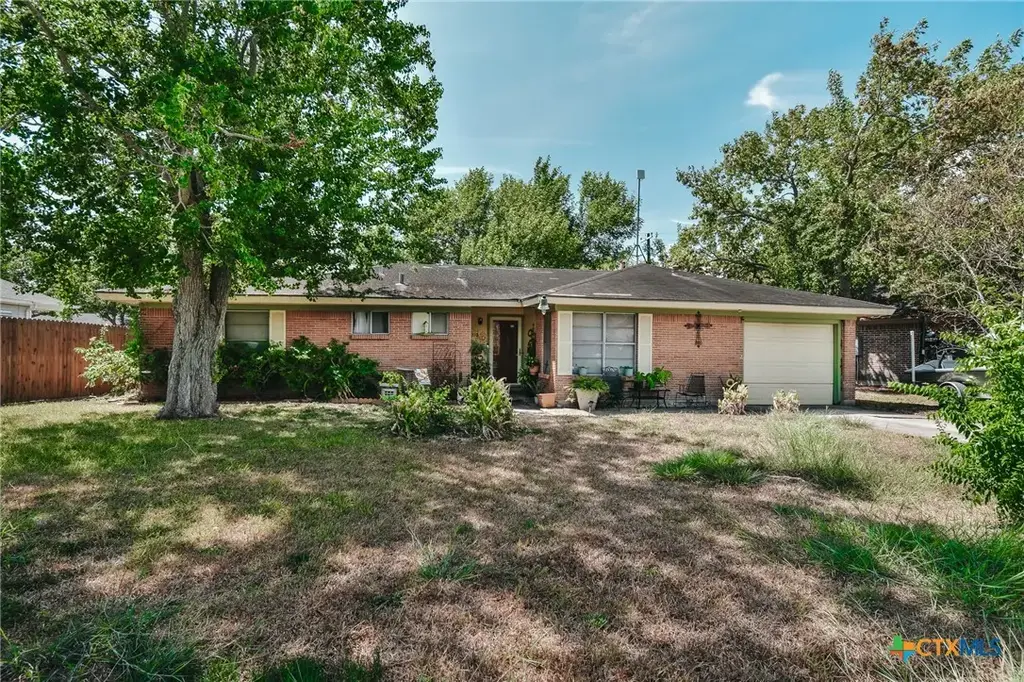 1310 Meadowview Drive, Port Lavaca