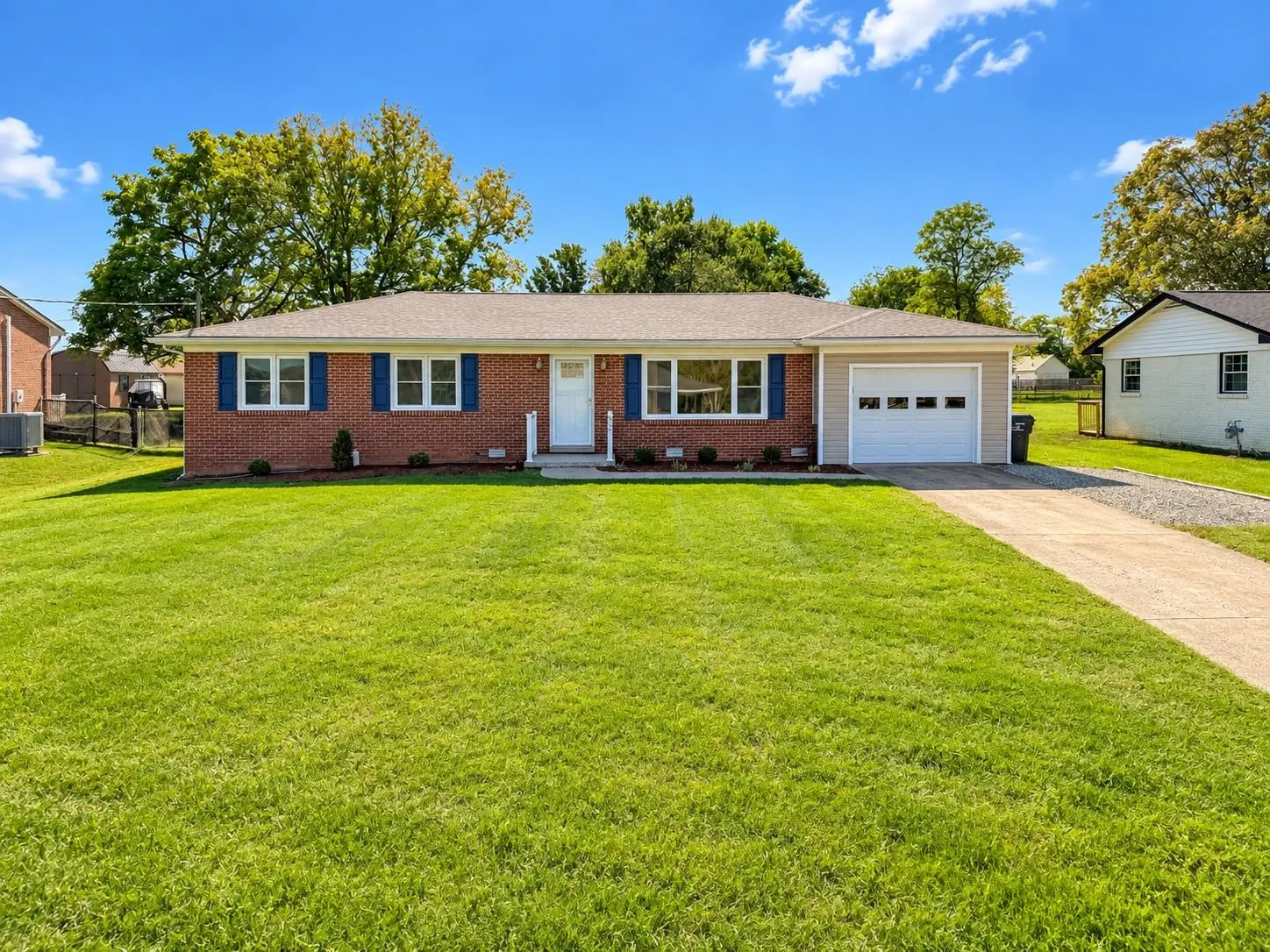 82 Hillside Dr, Verona