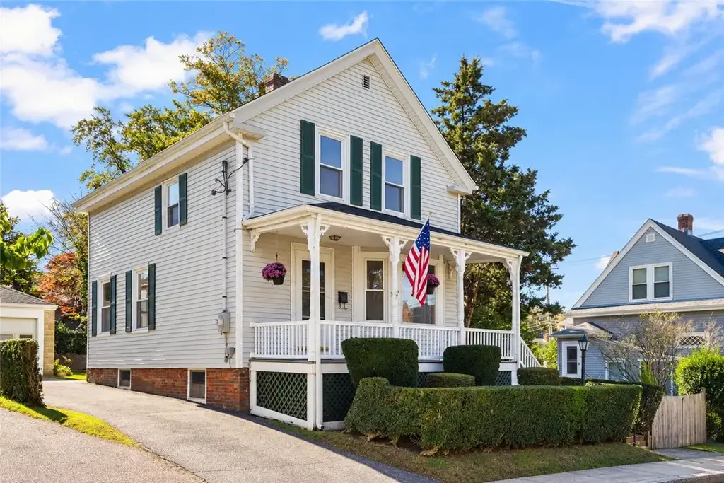 1 Russell Ave, Newport