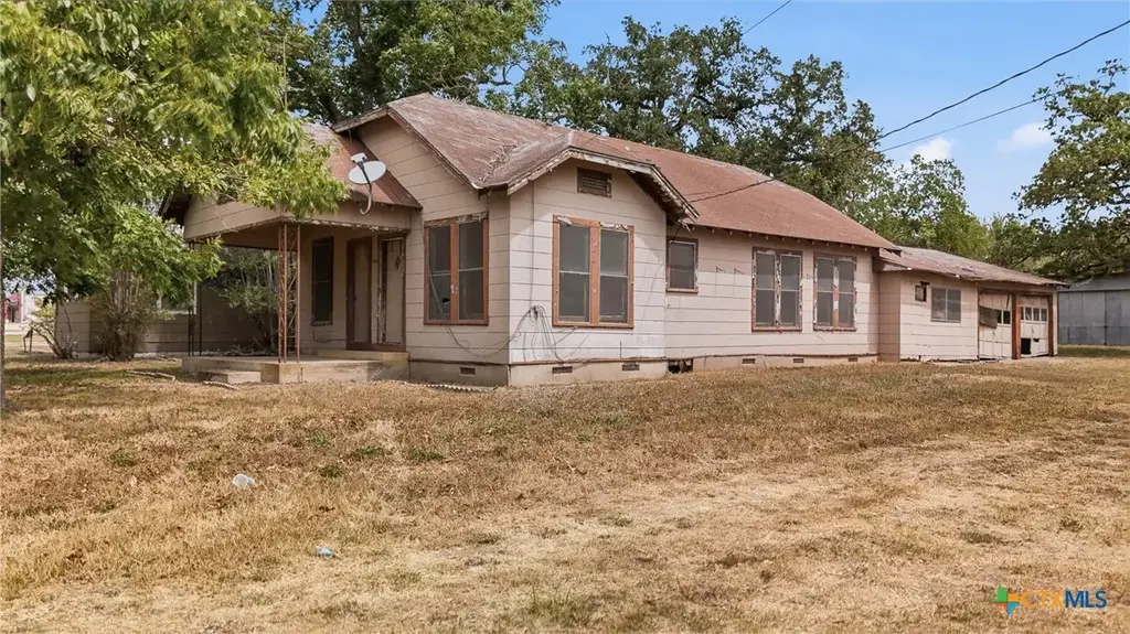 1602 Water (us Hwy 183 Bypass) Street, Gonzales